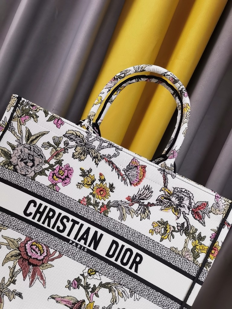 Christian Dior Shopping Bags